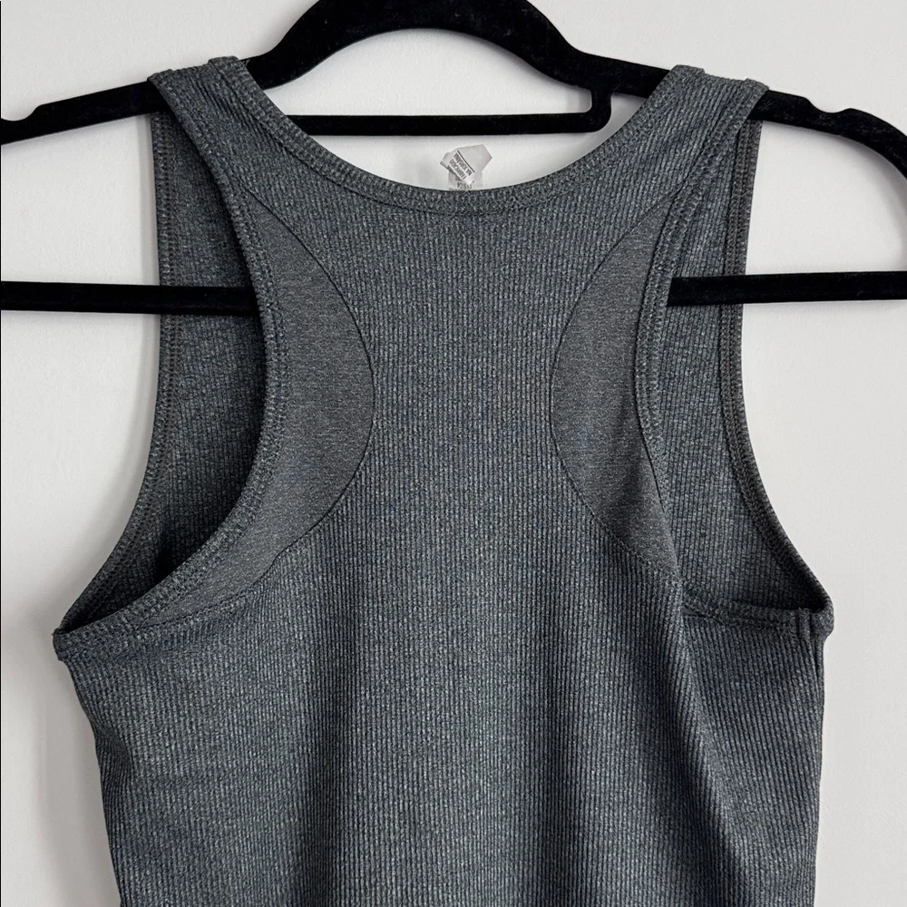 Under Armour Gray Tank Top Size M - Picture 6 of 6